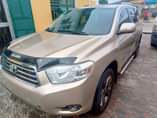 A picture of Neatly flashed with no filler 2008 09 model Toyota Highlander