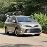 A picture of 2015 Toyota Sienna Yes