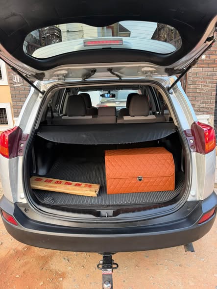 A picture of Toyota rav4 2013 XLE