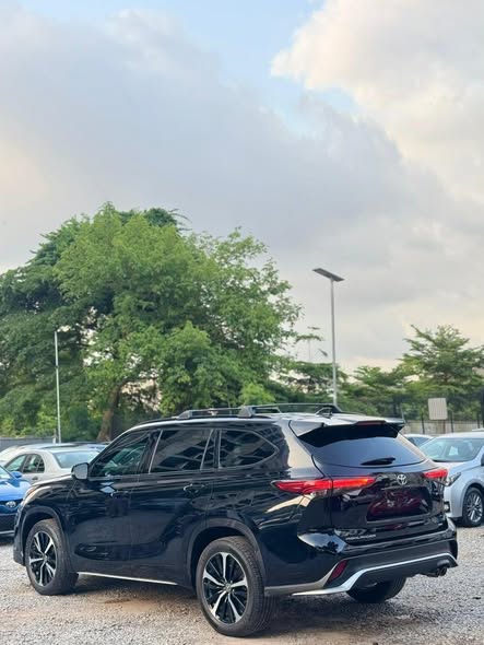 A picture of 2021 Toyota highlander XSE 2021