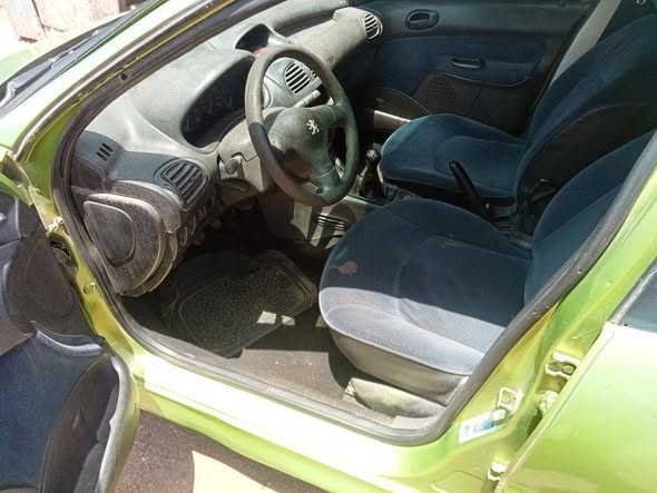 A picture of Manual Peugeot 206