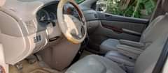 A picture of Toyota sienna 2005 model for sale Clean first body and