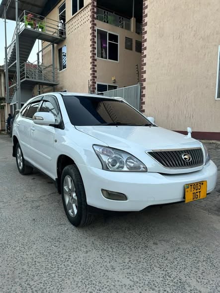 A picture of Toyota Harrier 240G