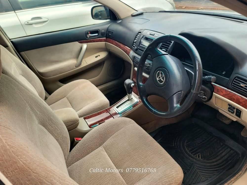 A picture of 2005 Toyota premio