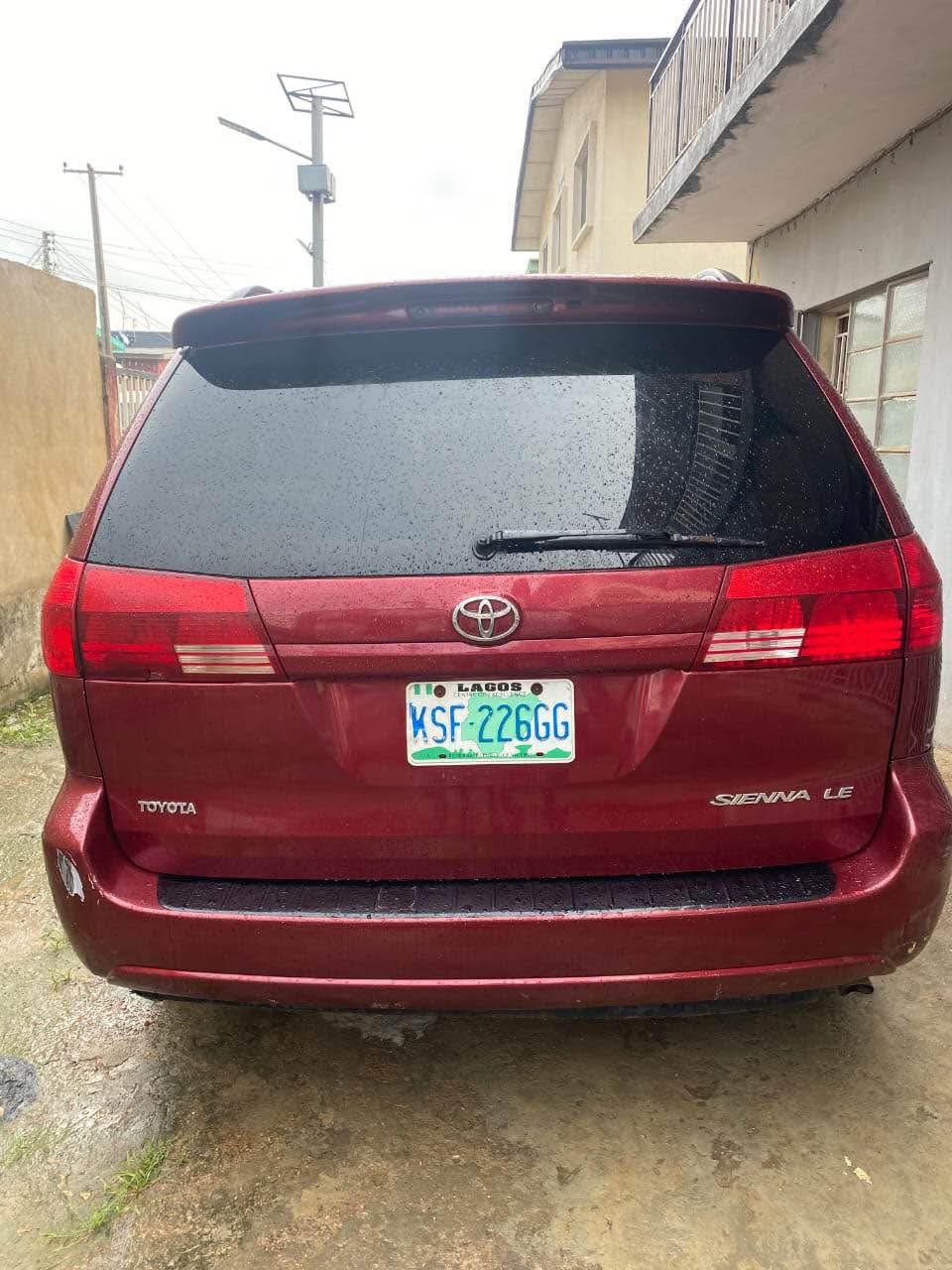 A picture of Toyota Sienna 2005