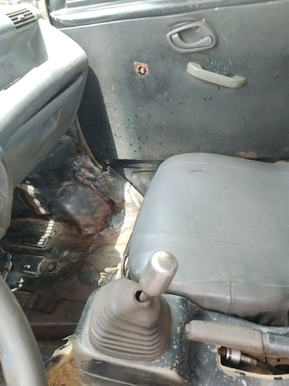 A picture of Suzuki mini bus