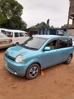 A picture of Toyota sienta