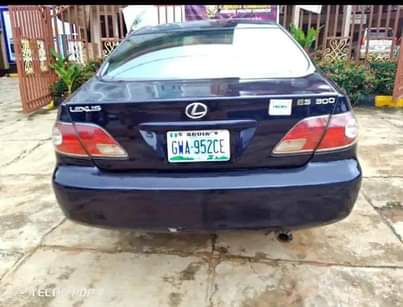 A picture of Lexus ES300 2004