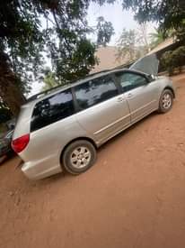 A picture of 2006 Toyota Sienna For Sale in Ogun First come first
