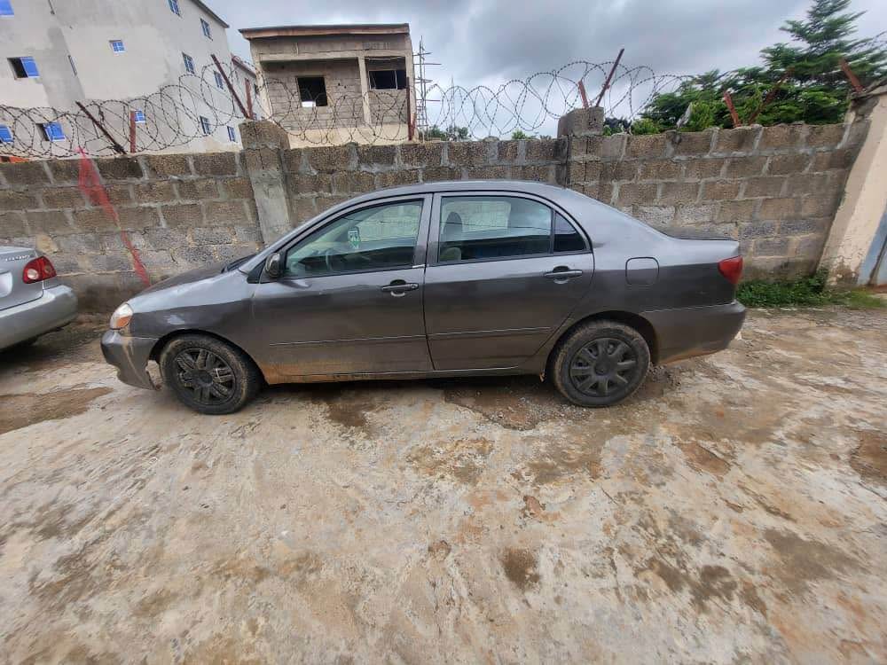 A picture of Distress Toyota corolla 06 for you everything Good ac freezing