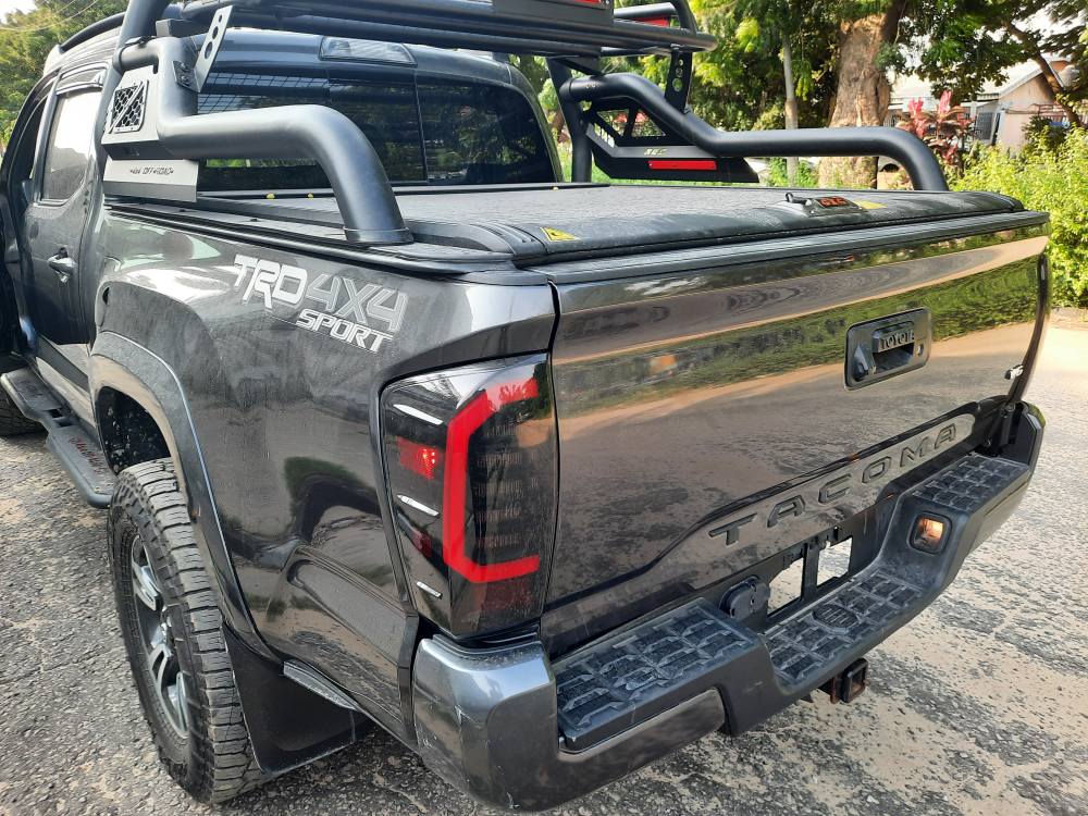 A picture of Toyota Tacoma 2017