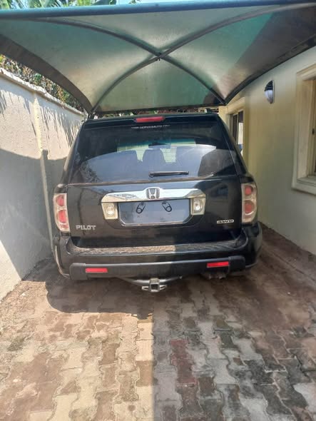 A picture of Honda pilot 06 07 for sell