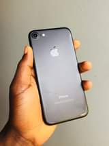 A picture of iPhone 7 with 128Gb storage at 320 000