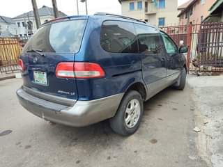 A picture of 2002 Toyota sienna