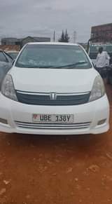 A picture of TOYOTA ISIS
