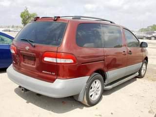 A picture of Toyota sienna very clean and neat