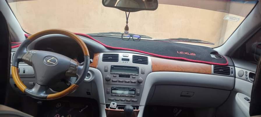 A picture of Lexus Es330