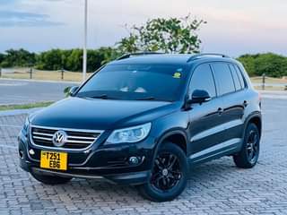 A picture of VOLKSWAGEN TIGUAN Top Speed 260Km hr 4MOTION GEAR Year 2008