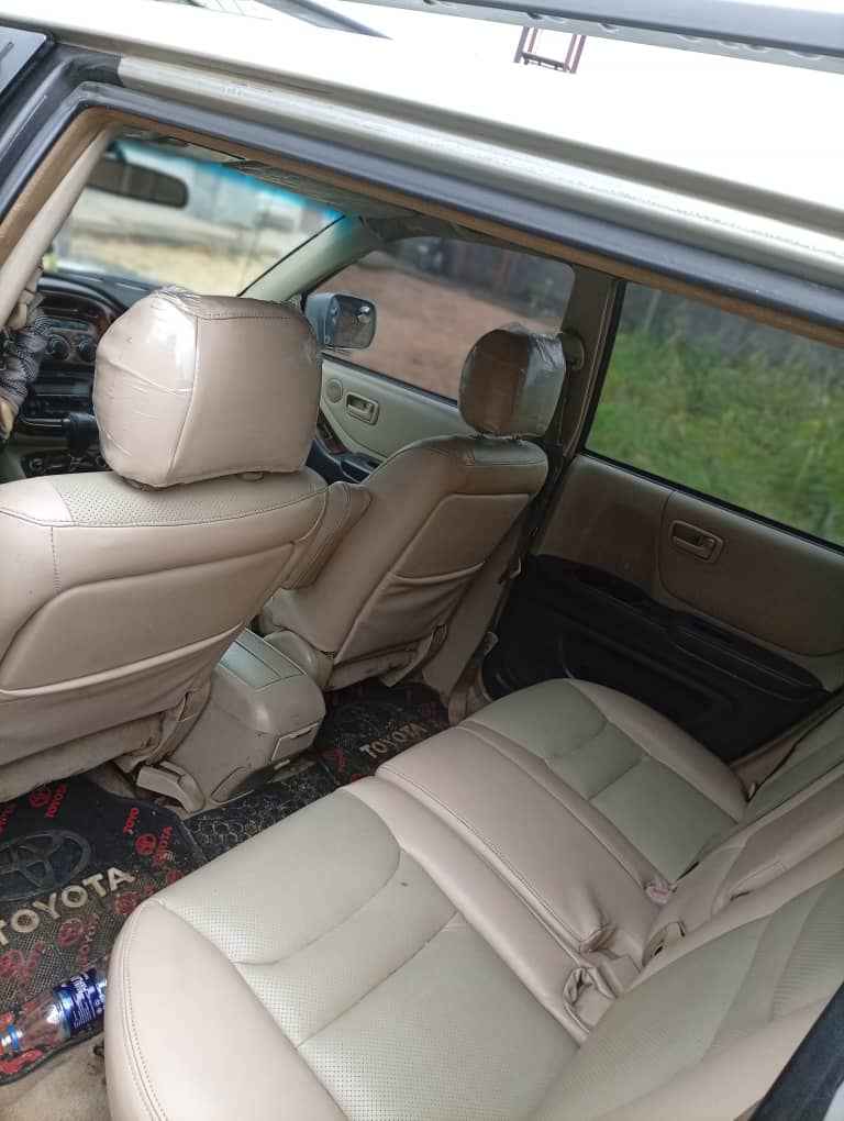 A picture of Distress sale Toyota Highlander Direct owner