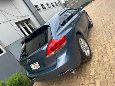 A picture of TOYOTA VENZA 2011