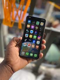 A picture of Iohone Xs Max gb 256