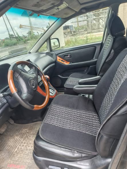 A picture of Lexus RX330