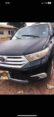 A picture of TOYOTA HIGHLANDER EVERYTHING IS WORKING OWERRI IMO STATE RAFFINA AUTOS