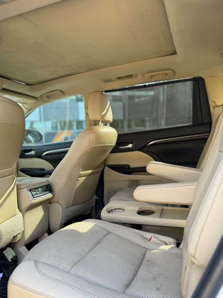A picture of 2016 First body Toyota Highlander