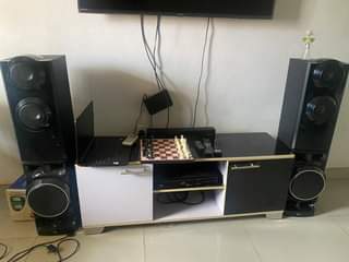A picture of Lg body guard home theater 1250 watts clean as new