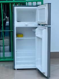 A picture of Nauza fridge zangu Za dukani zinagandisha Na kupoza vizuri Usafiri