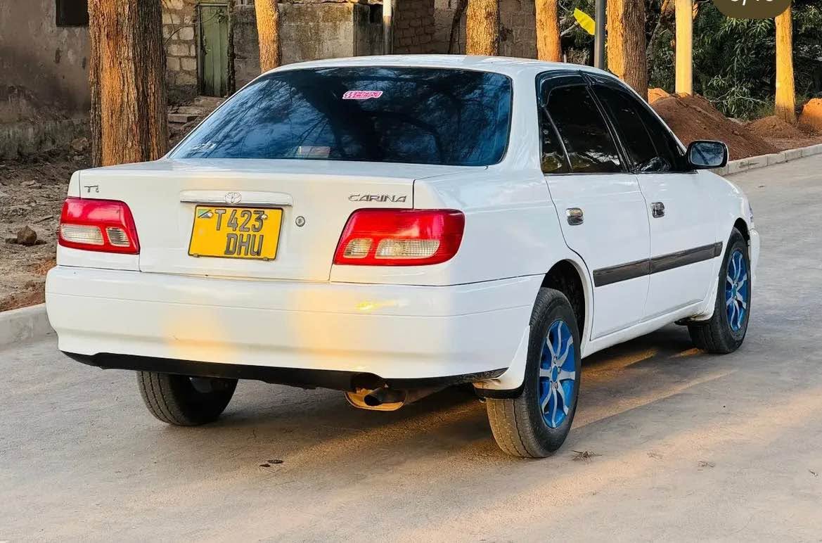 A picture of TOYOTA CARINA