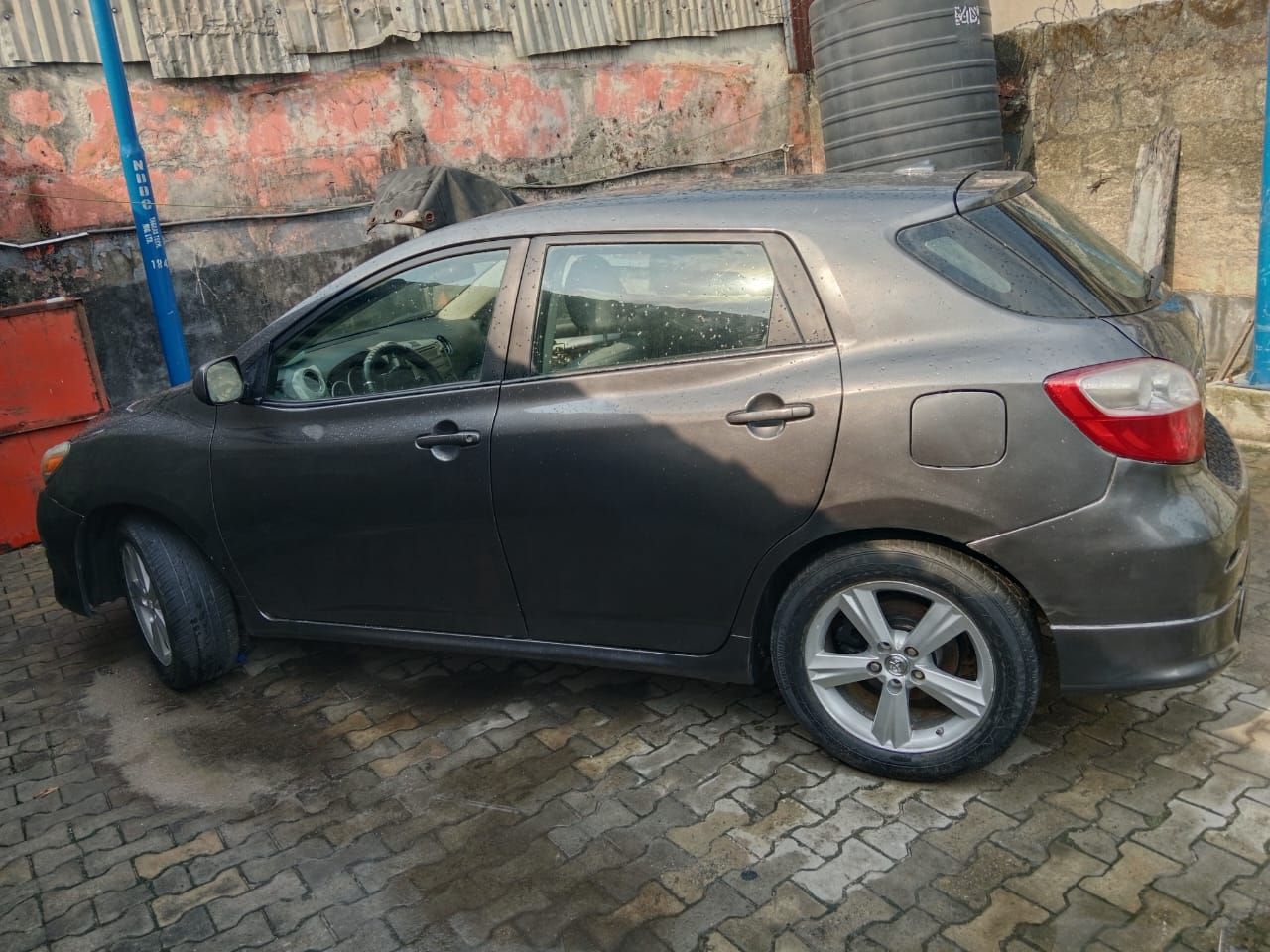 A picture of Toyota matrix