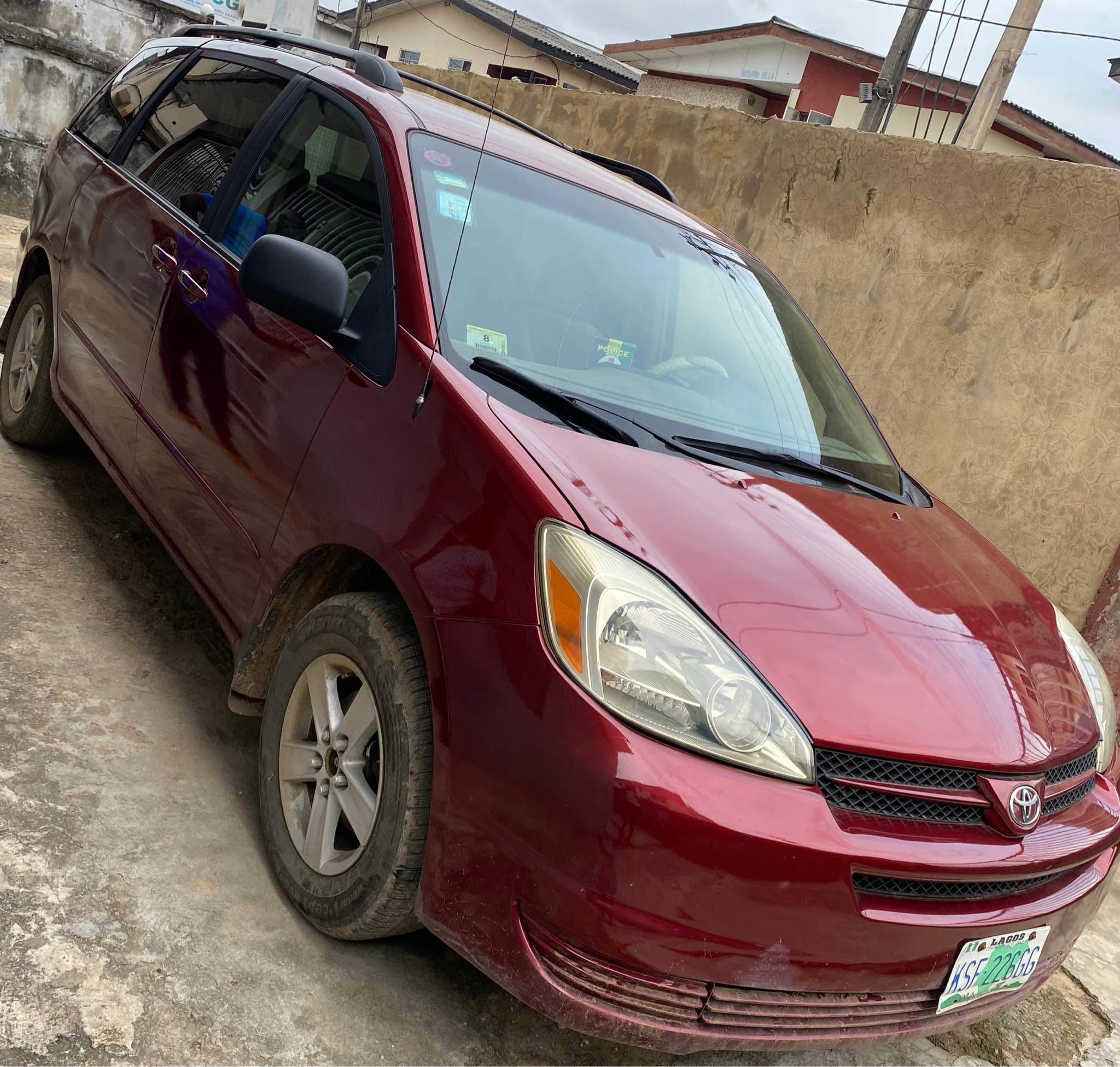 A picture of Toyota Sienna 2005