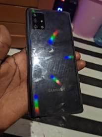 A picture of Samsung Galaxy a71 mpyaaa mnooo gb128 ram8 net5g