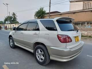 A picture of Toyota Harrier Price 21 mil Year 2000 Cc 2160 Low
