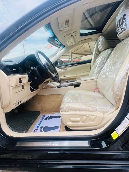 A picture of Foreign Es350 2013