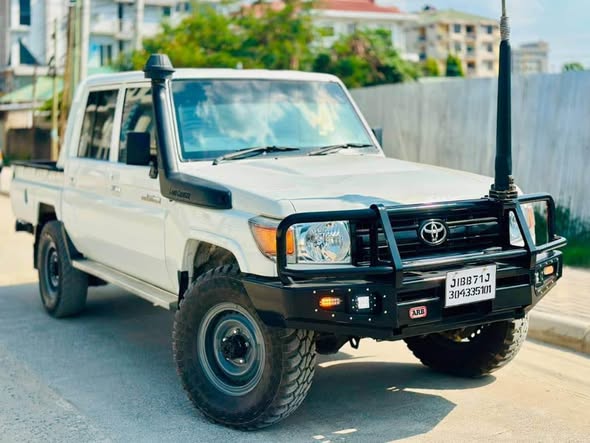 A picture of On sale Toyota land cruiser Double cabin Year of manufacture