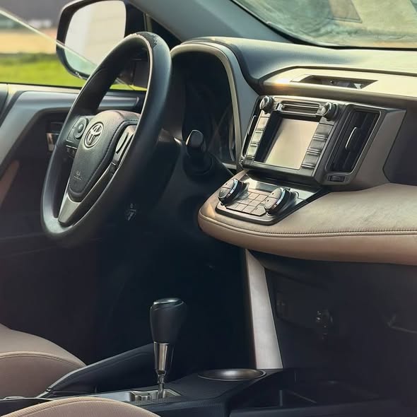 A picture of TOYOTA RAV4 XLE 2015 MODEL