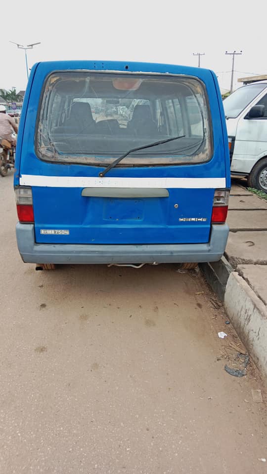 A picture of Nissan Bongo bus