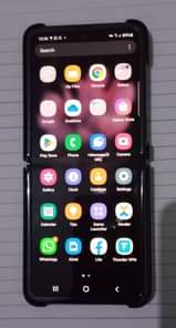 A picture of Samsung z flip 2