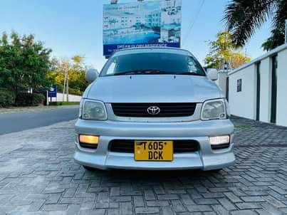 A picture of TOYOTA NOAH