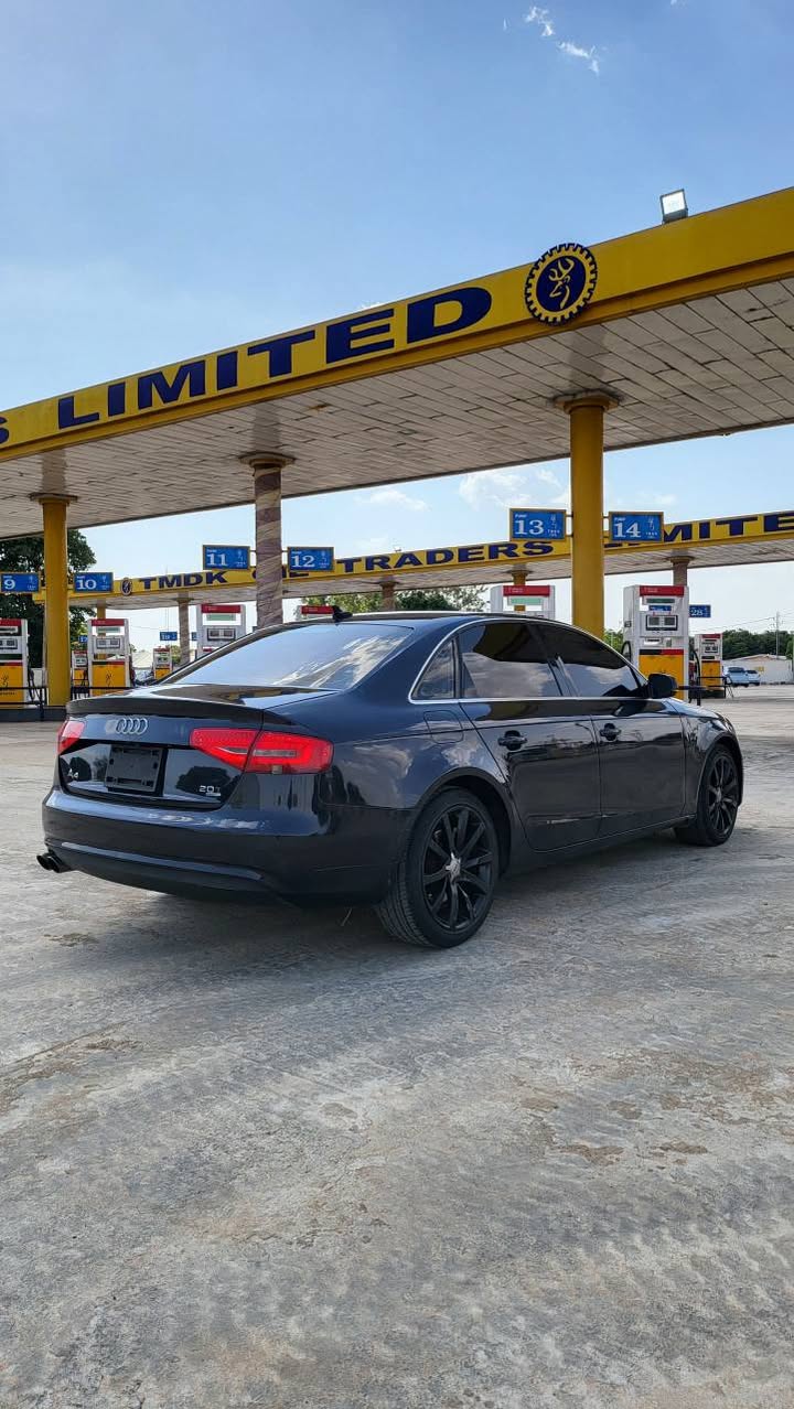 A picture of EXTREMELY CLEAN AUDI A4 QUATTRO YEAR 2012