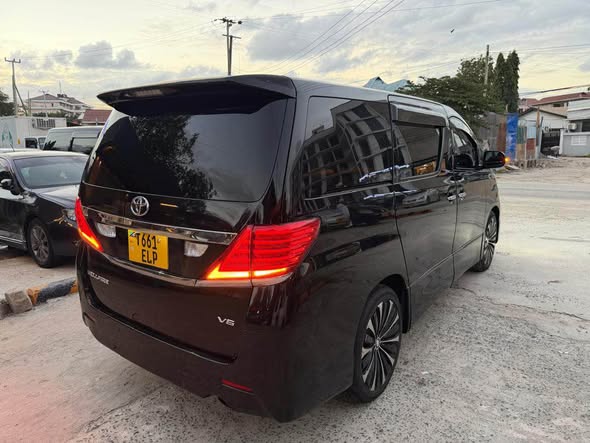 A picture of 2010 Toyota Vellfire