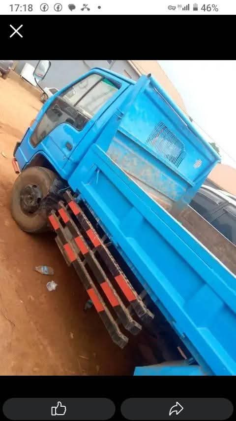 A picture of 2008 Isuzu elf truck 2008
