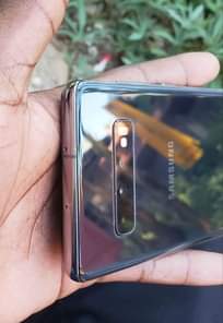 A picture of Samsung Galaxy s10 plus 250 000