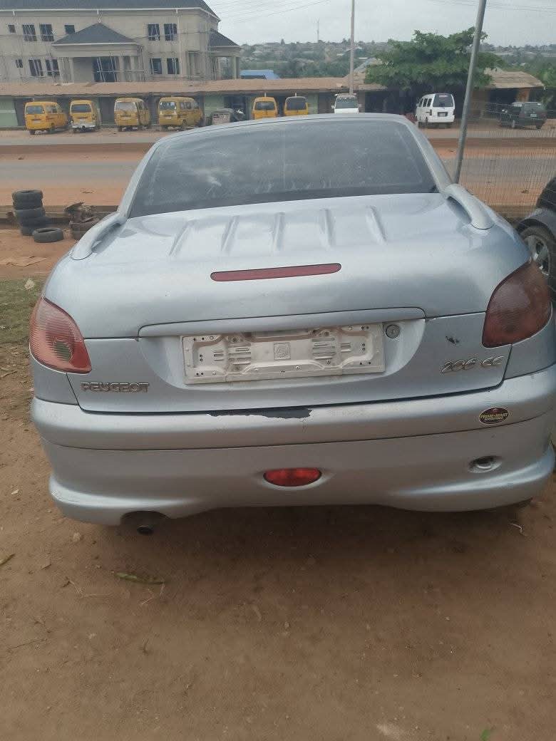 A picture of Peugeot 206