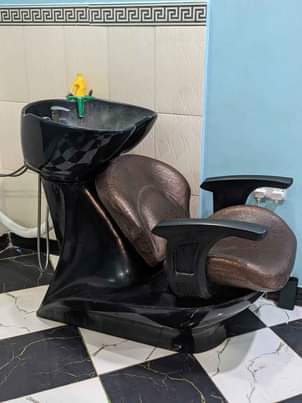 A picture of Ajira kwa Kinyozi na Wadada wa Barbeshop Ngusero Arusha