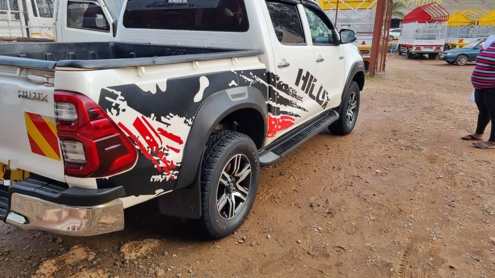 A picture of Toyota hillux 2015 78m