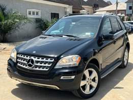 A picture of 2010 Mercedes Benz Ml350 4Matic Specs Reverse camera Navigation 100