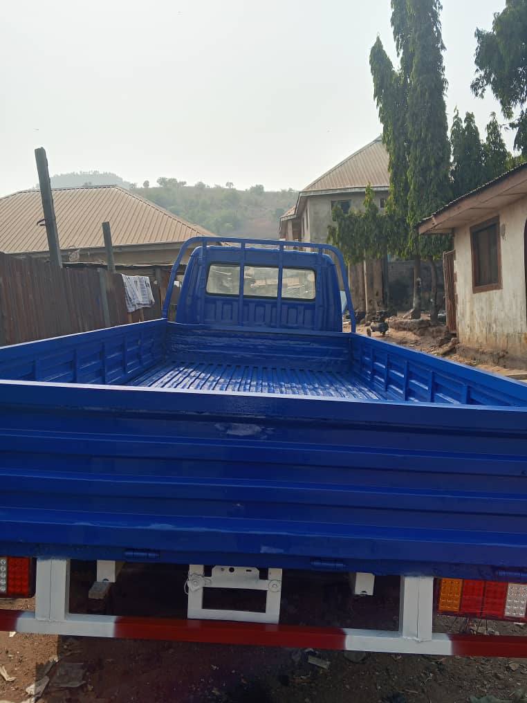 A picture of Qinqi China truck with dyna Engine